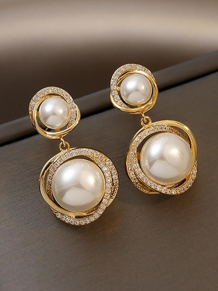 Elegant Radiance: Pearl Earrings That Define Timeless Beauty